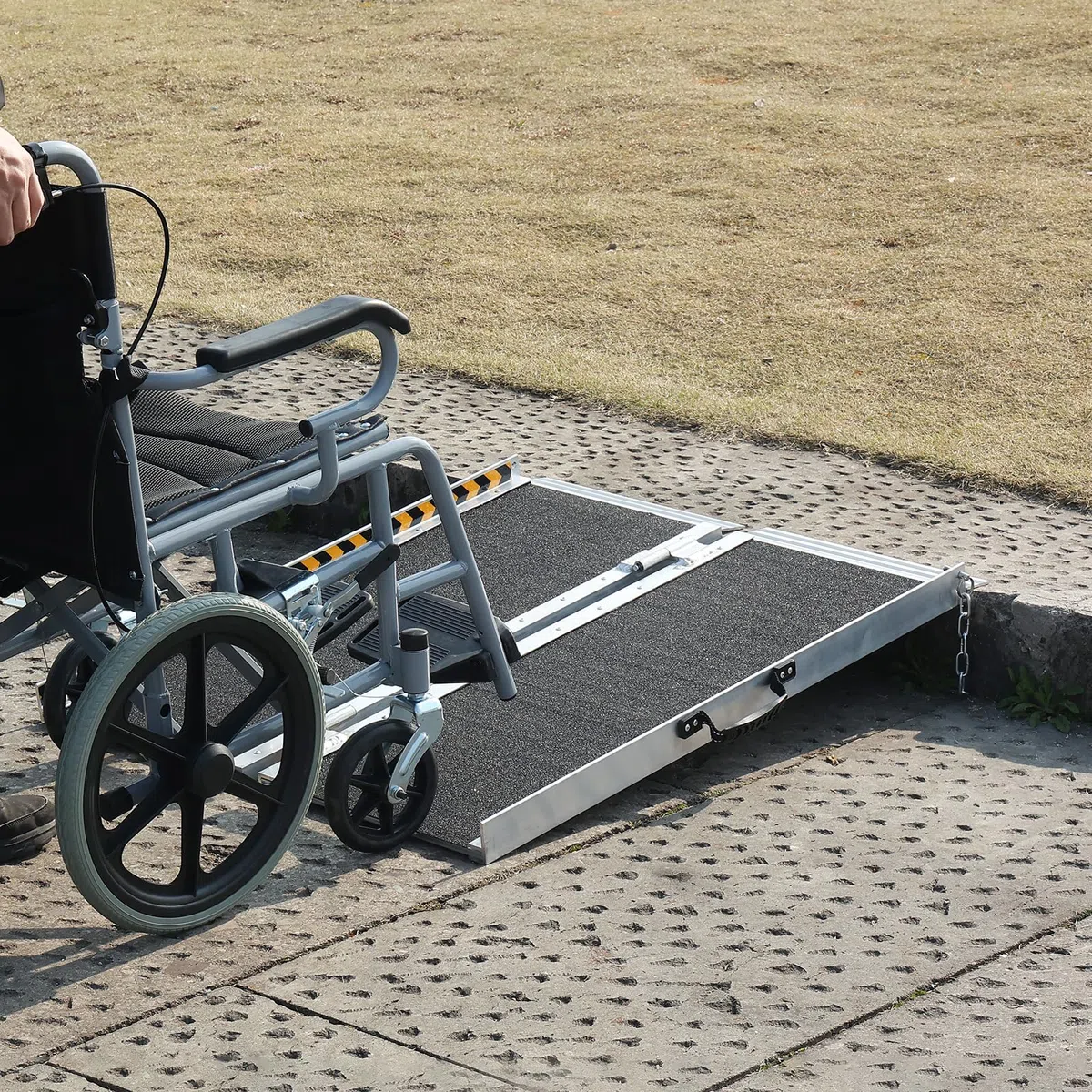 VEVOR Rampa per Sedia a Rotelle Portatile, 800 Libbre, Rampa con Soglia Pieghevole in Alluminio Antiscivolo, Rampa per Scooter per Mobilità Pieghevole per Gradini di Casa, Scale, Porte, Cordoli