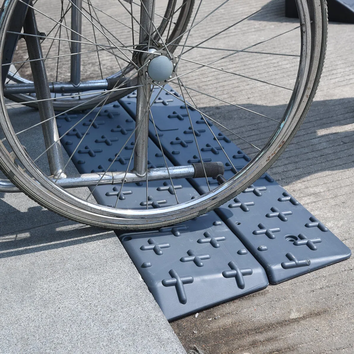Vlinow, rampa per soglia per porta, altezza di 3/5/7,5/10 cm, rampa per soglia regolabile in altezza, leggera e facile da trasportare, per marciapiede, utilizzabile come rampa per sedia a rotelle