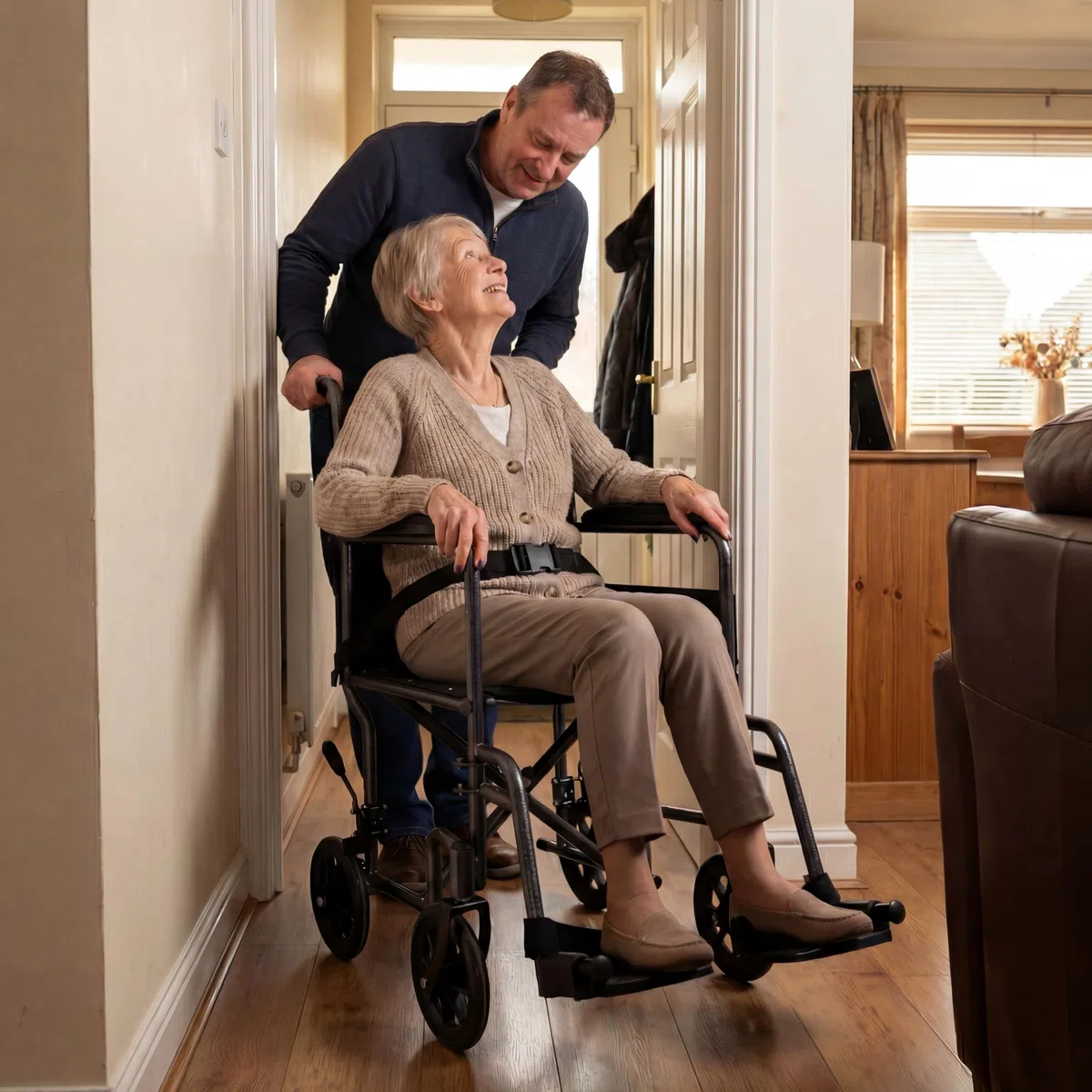 PEPE Mobility Sedia a Rotelle Pieghevole Leggera (Sedile Stretto 38 cm), Compatta in Acciaio per Disabili e Anziani, Facilmente Richiudibile e Pratica