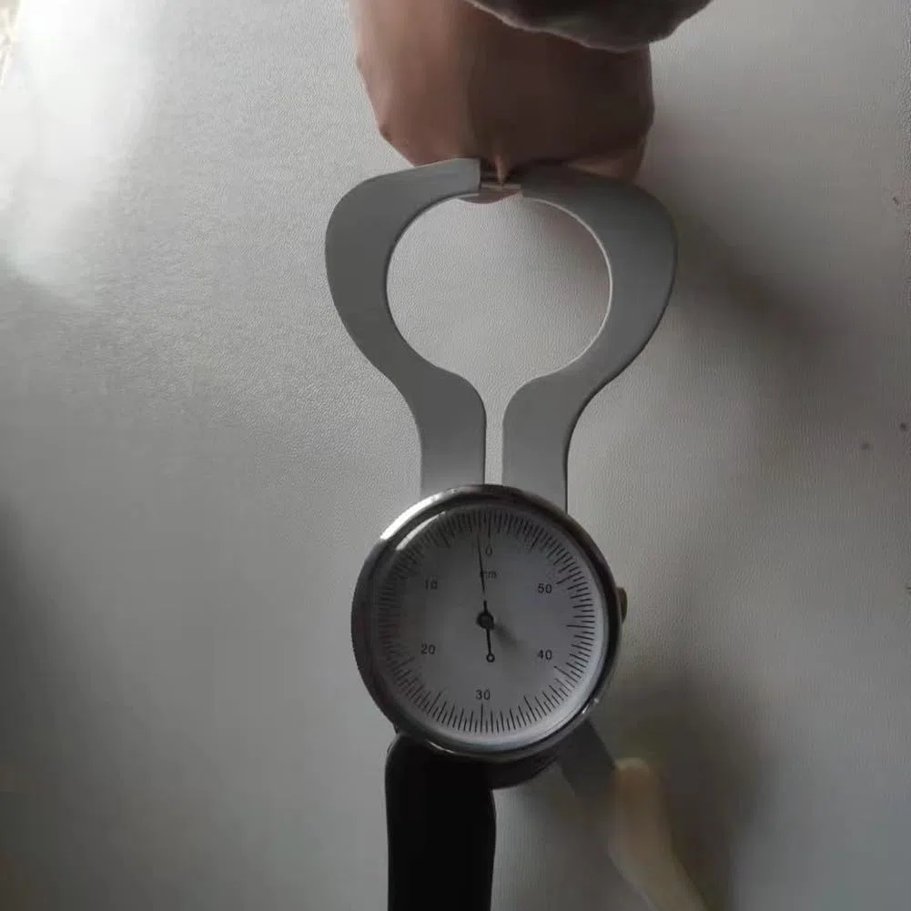 Skinfold - Calibro per misurazione del grasso corporeo, gamma 0-60 mm, struttura in metallo e plastica con design a pressione costante, per gli appassionati di fitness