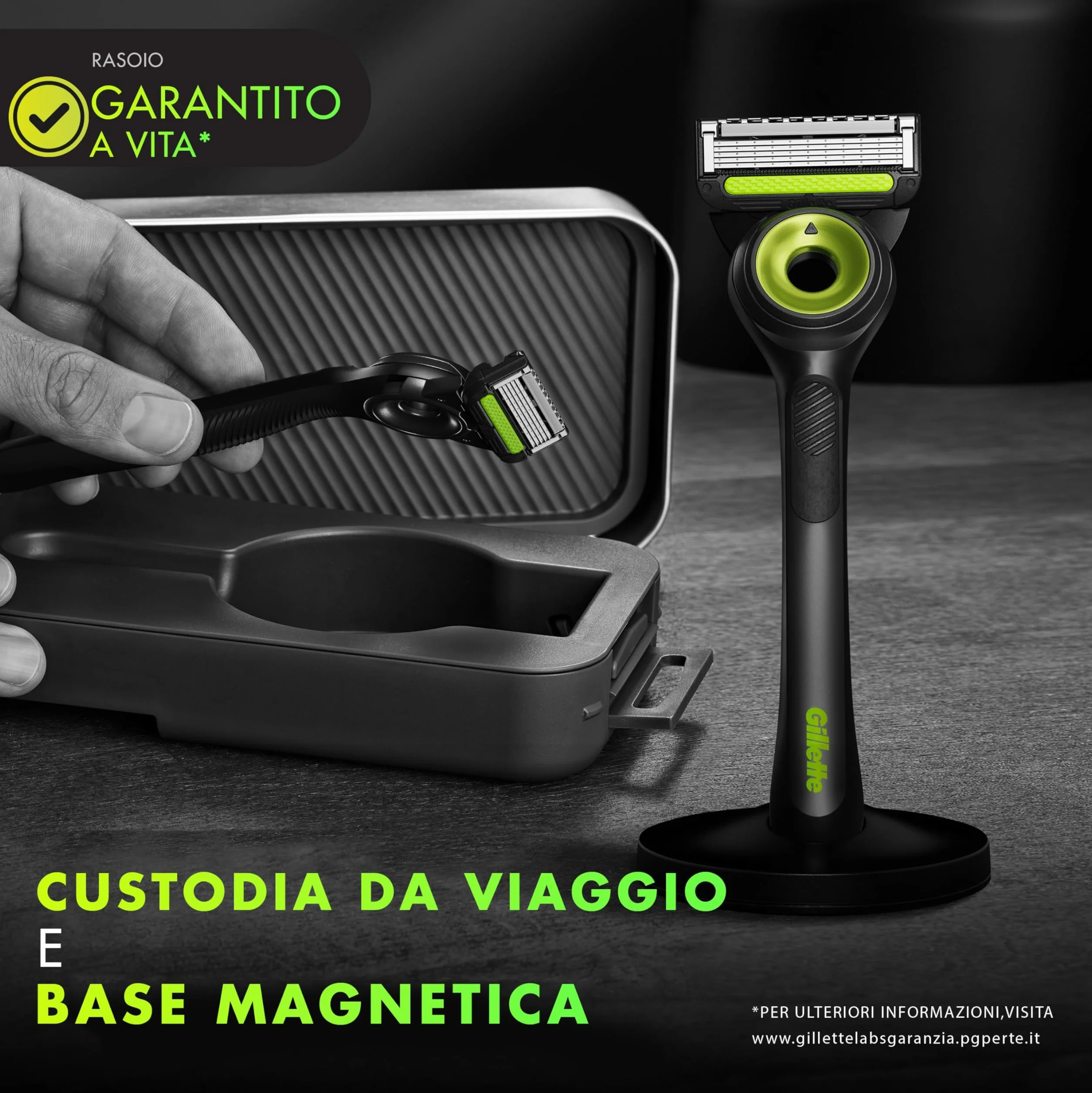 Gillette Labs Rasoio Uomo con 5 Lamette da Barba Base Magnetica Barra Elimina Impurità Nero