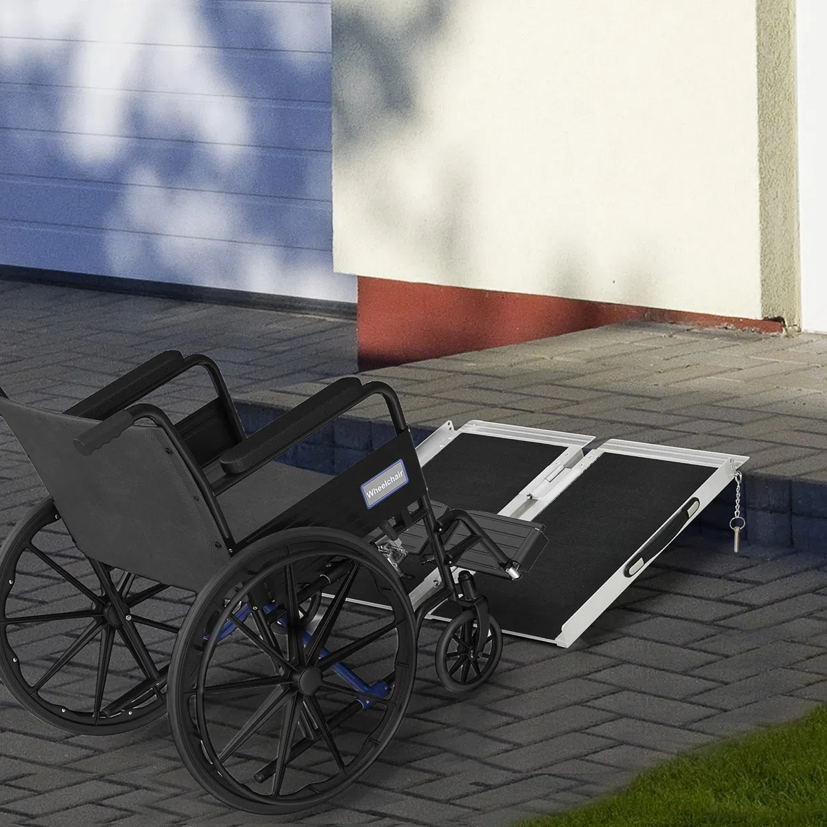 HOMCOM Rampa per Sedia a Rotelle Pieghevole con Guide Laterali e Design Doppio, Rampa per Disabili in Lega di Alluminio, 61x72 cm, Argento e Nero
