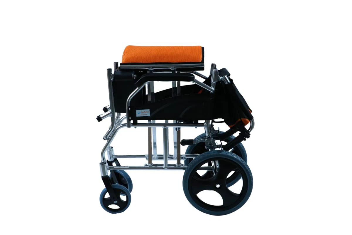 Ausilium Carrozzina Pieghevole Ultraleggera in Alluminio con Freni e Cintura di Sicurezza, 10,8 kg, Portata 110 kg, Schienale Ribaltabile