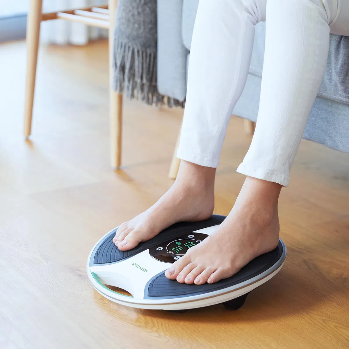 Nuovo Stimolatore di Circolazione Revitive Medic,alleato delle gambe - aiutarti a ridurre il dolore alle gambe e ridurne il gonfiore,alleviando i problemi di circolazione senza medicinali,bianco nero