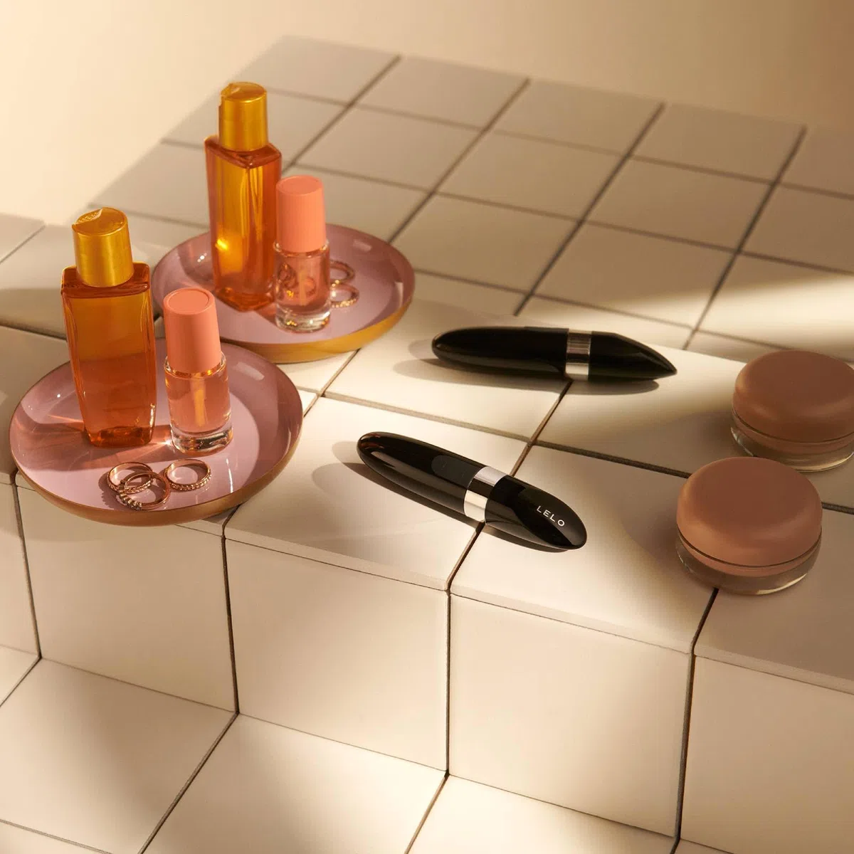 LELO MIA 2, Deep Rose Massaggiatore per Donna a Forma di Rossetto, Mini Vibratore Portatile Segreto da Donna con USB, Vibratori Clitoride Donna, Vibratori Donna