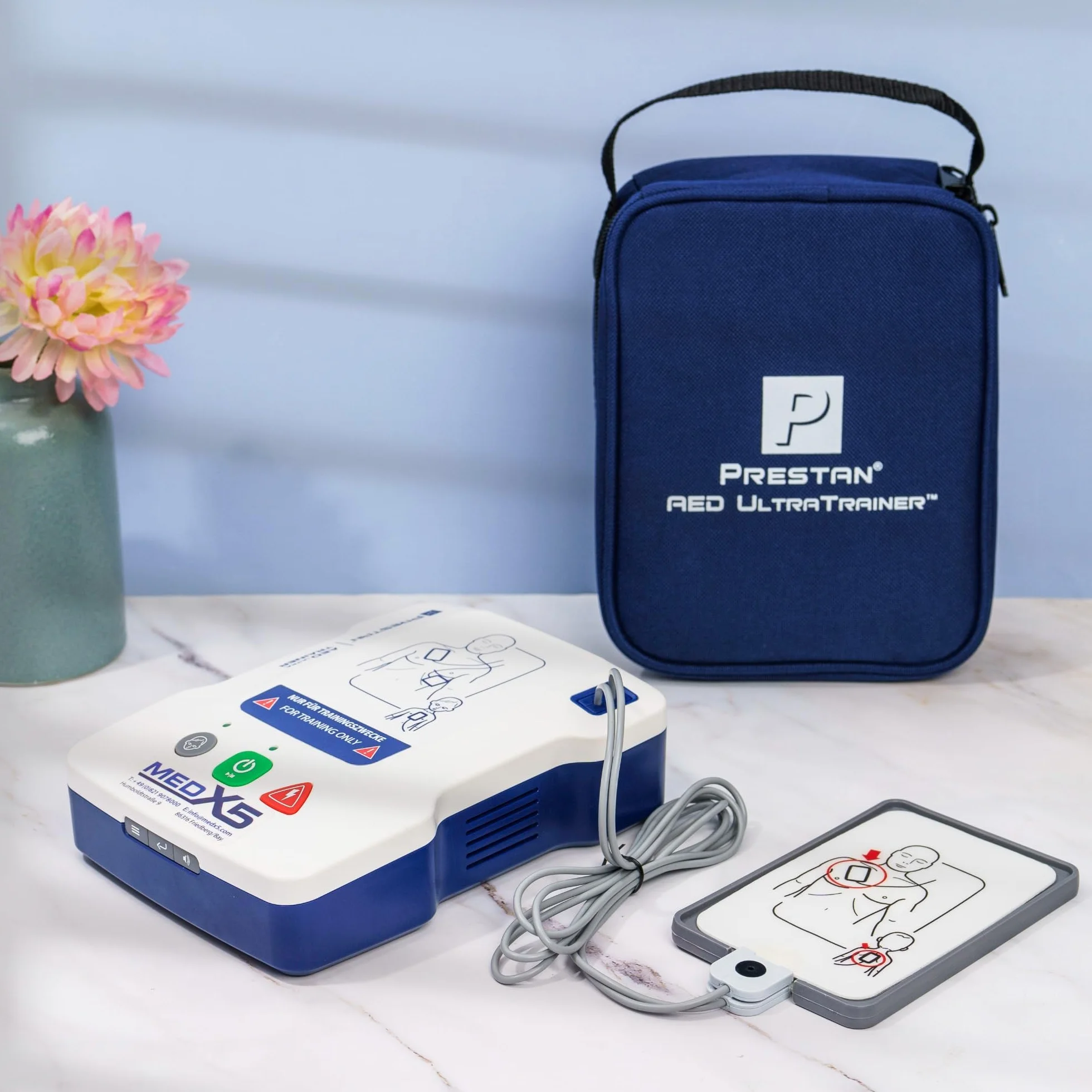 UltraTrainer AED Defibrillatore Universale Tedesco Inglese 3 Anni Garanzia